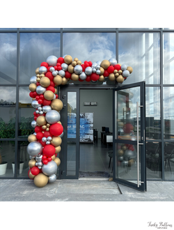 Оформление входной группы на открытие - фантазийная гирлянда