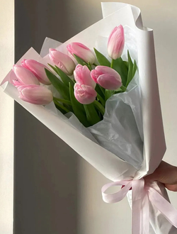 Букет из 9 тюльпанов (цвет на выбор)