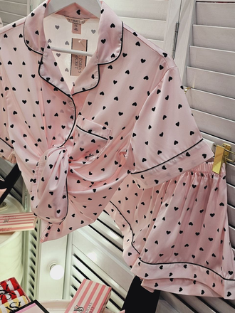 Домашняя одежда Виктория Сикрет с сердечками