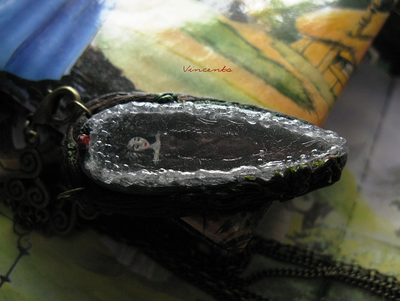 Белоснежка. Кулон по мотивам сказок братьев Гримм. Миниатюра из полимерной глины