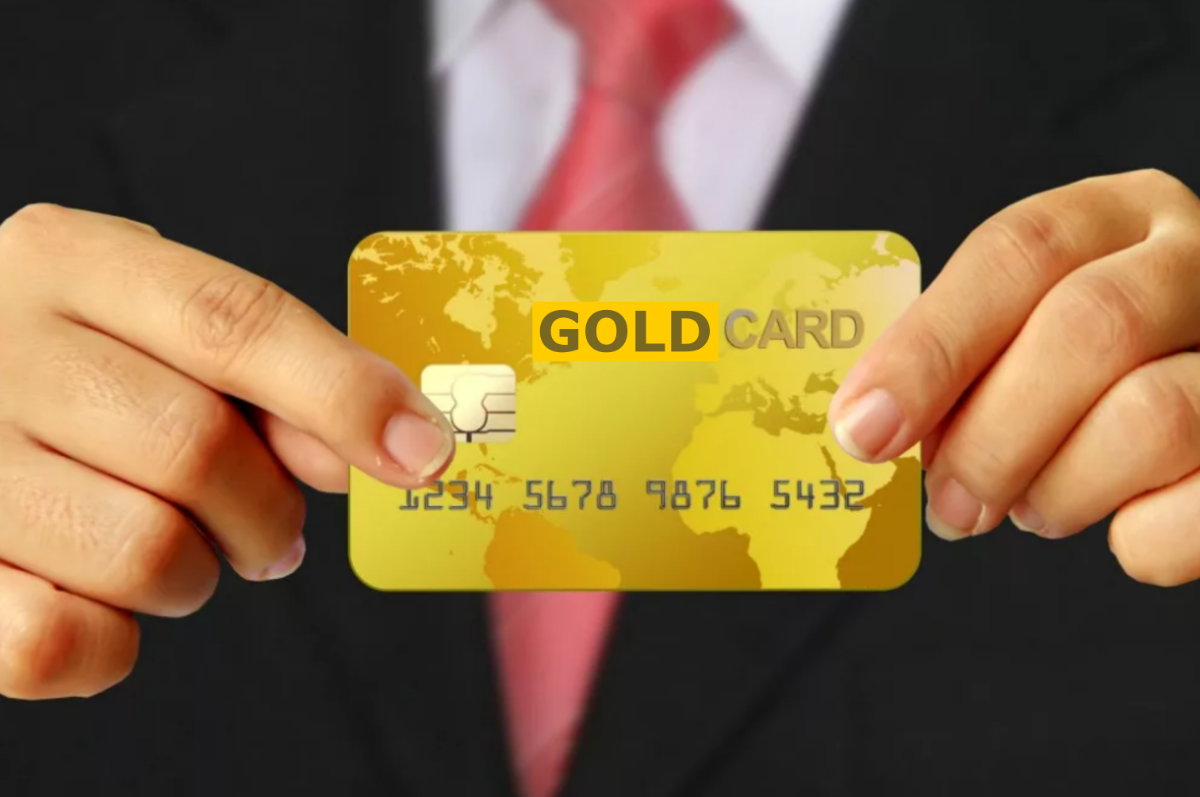 Золотая карта. Золотая банковская карта. Карточка золото. Банковская карта из золота. Что делает золотая карта