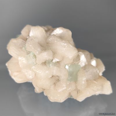 Гейландит, апофиллит. Индия. 70*53*40мм