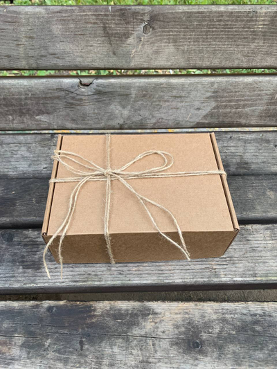 Подарочная коробка GILEV 22х16х8см с наполнителем и декоративной веревкой