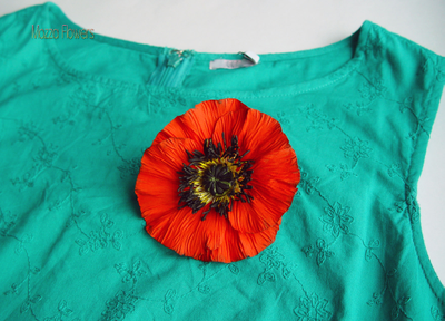 Брошь "Красный бархатный мак"