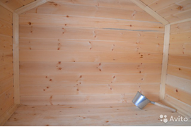 Изнутри баня обшита евро вагонкой кедр, сделан кедровый полок.