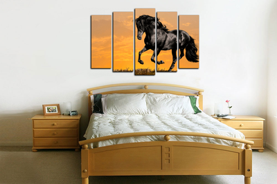 Модульная картина "Черный скакун"