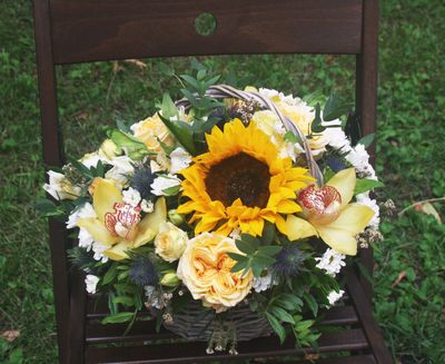 Корзина с подсолнухом