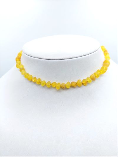 Детские бусы из натурального необработанного янтаря через узелок арт.19