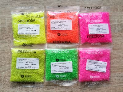 БИСЕР PRECIOSA 10/0 - 50г - 08777 ПРОЗРАЧНЫЙ С РОЗОВОЙ ЛИНИЕЙ ВНУТРИ (НЕОНОВЫЙ)