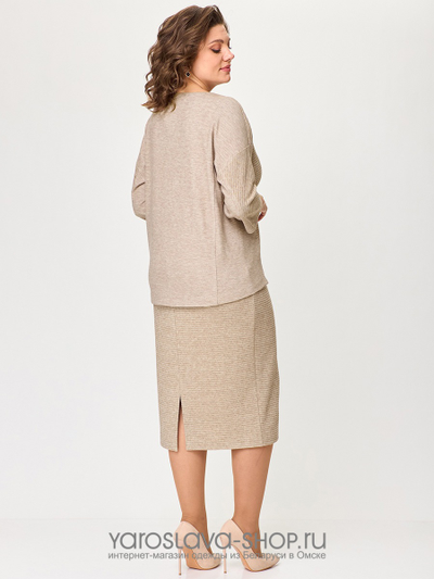 Двухпредметный костюм: джемпер и юбка бежевого цвета