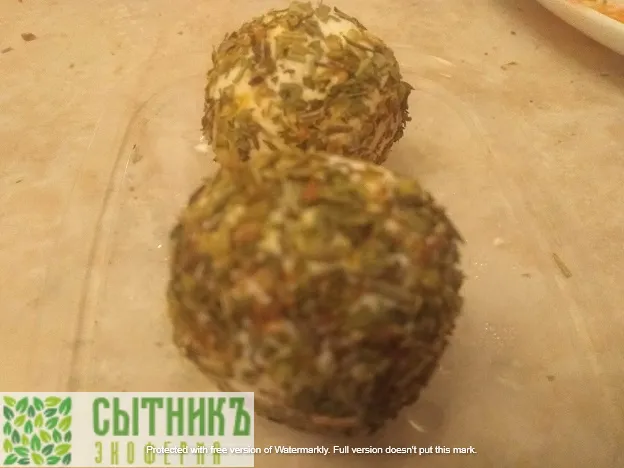 Козий сыр в розмарине и чесноке