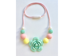 Бусы Роза мятная крем