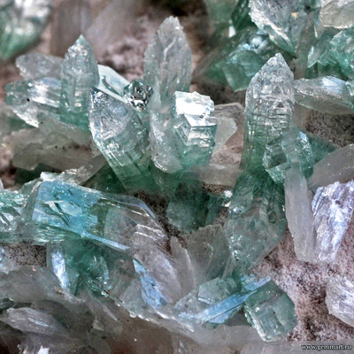 Апофиллит и стильбит на мордените. 124*77*40мм (ААА)