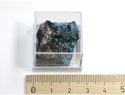 Планшеит, диоптаз на породе, в пластиковом боксе, Конго, Реневиль №22037