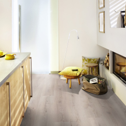 Ламинат Wineo Дуб Швеция Бежевый LA227XXLV4 в интерьере кухни