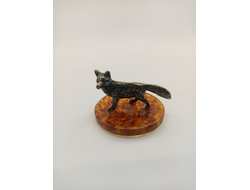 Лиса на подставке.