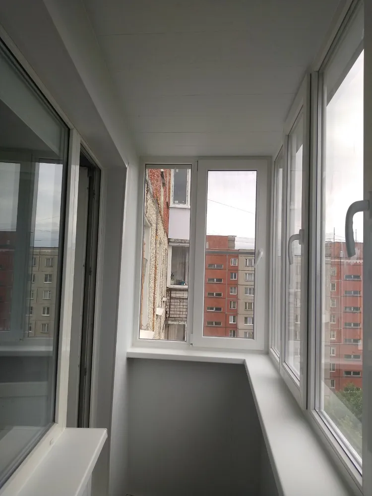 остекление балкона пластиковым профилем и отделка панелями ПВХ в г.Владимире, ул.Василисина, 11