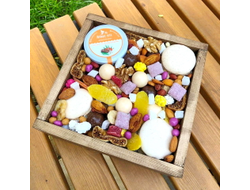 Бокс со сладостями и мёдом