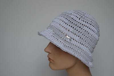 shlyapka-italiya-vizio-1245-p-belaya-letnyaya