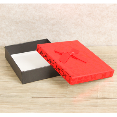 Коробка подарочная. Размеры: 10,5х13х3 см