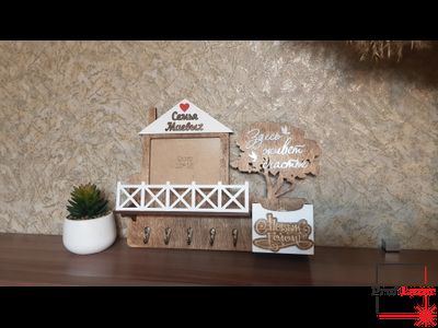 Ключница "здесь живет счастье"