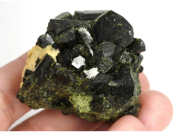 Эпидот, сросток кристаллов, Перу (47*43*42 мм, 110 г) №35870