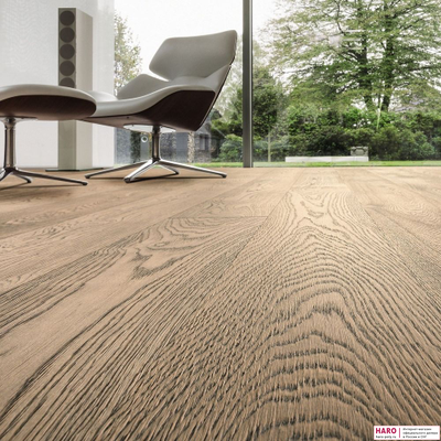 Декор паркетной доски Haro Дуб Табако Серый Браш 4V 1-пол, масло 530795 в интерьере детально