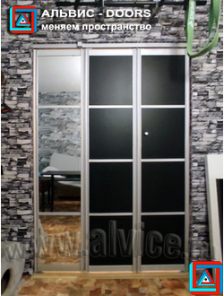 Комбинированный дверной блок из 3-х створок