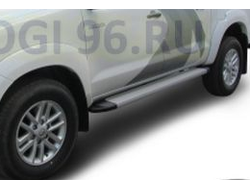 Пороги на Toyota Hilux (2011-2015) Optima Silver