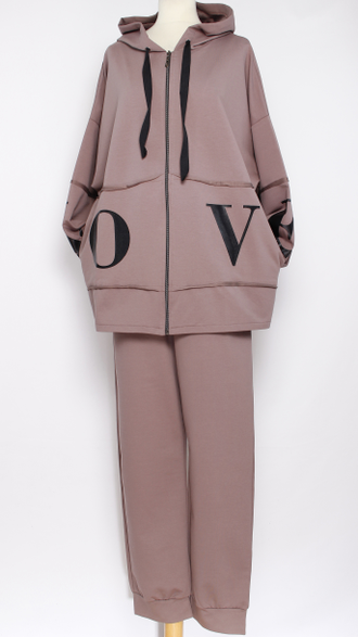 КОСТЮМ ЖАКЕТ НА МОЛНИИ И БРЮКИ "LOVE" какао р.50,54