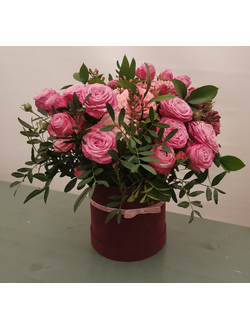 Шляпная коробка с пионовидными розами