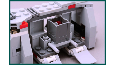 Переносной Контейнер для Боезапаса вставляется в специальную нишу в Центральном Отсеке ИМПЕРСКОГО ВОЙСКОВОГО ТРАНСПОРТЁРА ITT (LEGO #75078).