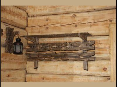 Деревянные полки и вешалки