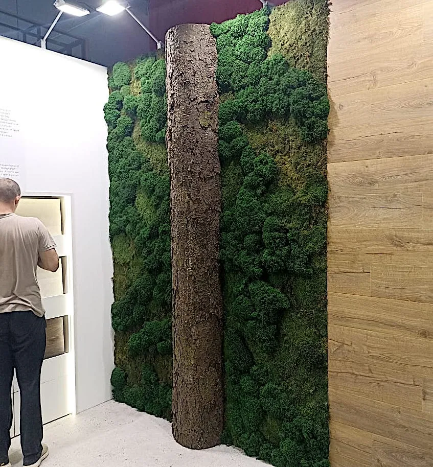 Бутафорский ствол дерева на выставке. Работа spilcenter.com. г.Москва