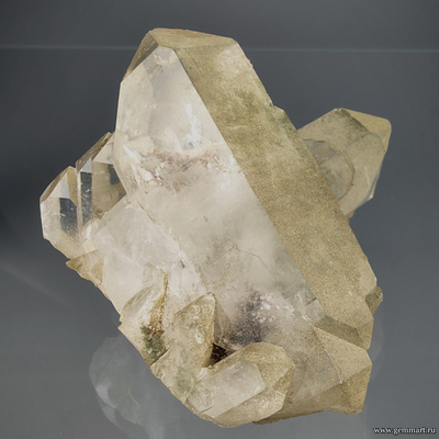 Горный хрусталь с включениями хлорита. Северная Осетия. 58*50*45мм.