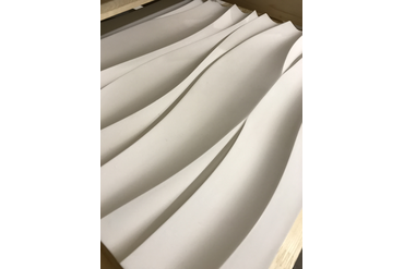 Вот так выглядит поверхность полностью просушенной гипсовой 3D панели. Гладкая и белоснежная.