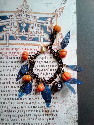 Браслет с тыковками и чёрным котом "Таинство сентября", необычное осеннее украшение