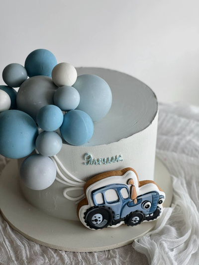 Торт синий трактор с пряником