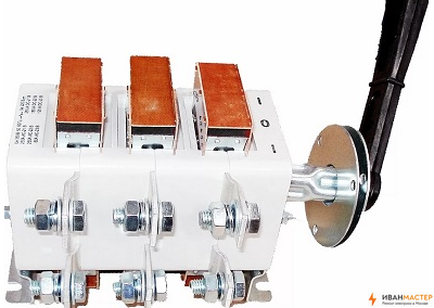 Установка трехполюсного рубильника электричества в загородном доме МО ИВАНМАСТЕР