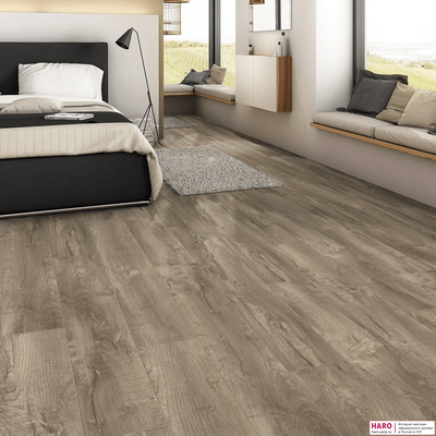 Пробковые полы Haro Дуб Шэбби Серый 537261 в интерьере комнаты