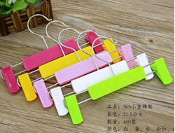 AM305 Вешалка брючная из пластика PP 215 мм