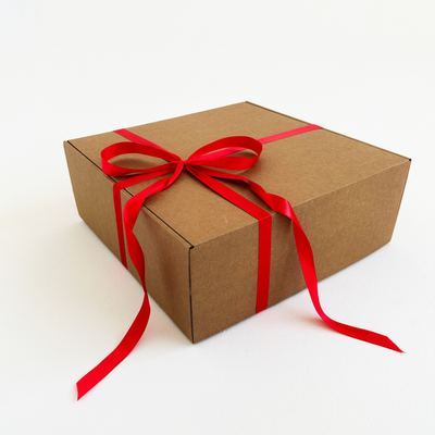 3 штуки - Подарочная коробка GILEV 37х37х14см с наполнителем и красной лентой