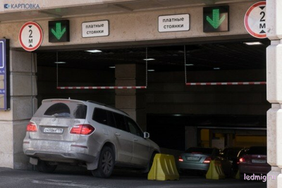 ЗНАК светодиодная стрелка зеленого цвета въезд в паркинг