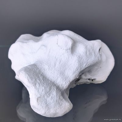 Кахолонг с корочкой кенияита. Южный Урал. Россия. 100*95*50мм