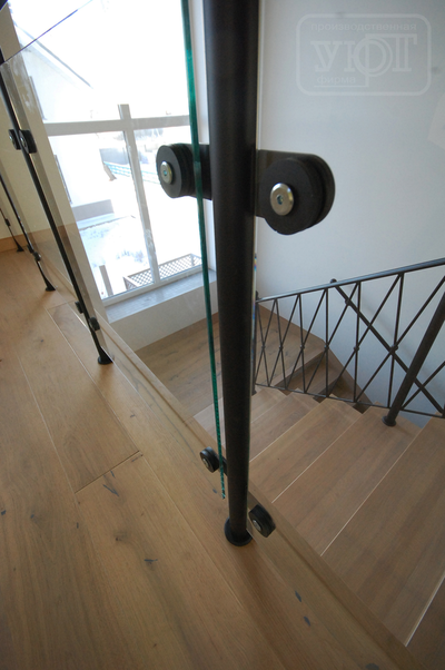 балюстрада. металл и закалённое стекло