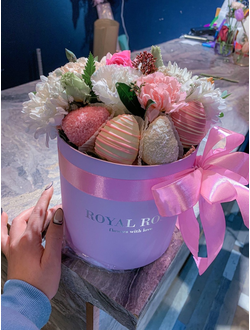 Клубника и цветы