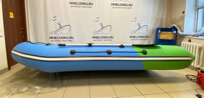 Моторная лодка Таймень NX 3600 НДНД PRO MAX синий/зеленый сбоку