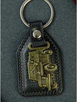 Брелок кожаный + металл "Ретромобиль": 6,8 х 3,8 см.