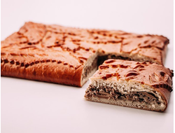 Пирог со свининой, грибами и картофелем