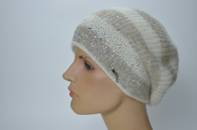 Вязаный берет в полоску